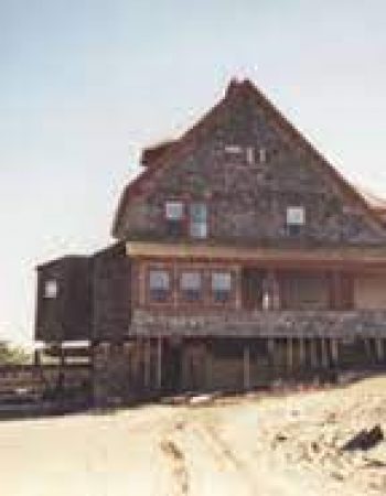 Aquidneck Building Movers & Riggers Inc
